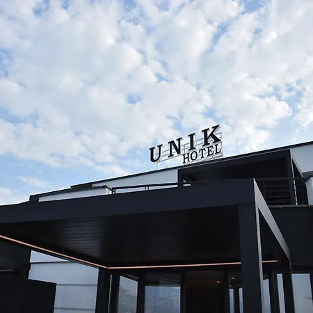 Hotel Unik 4*